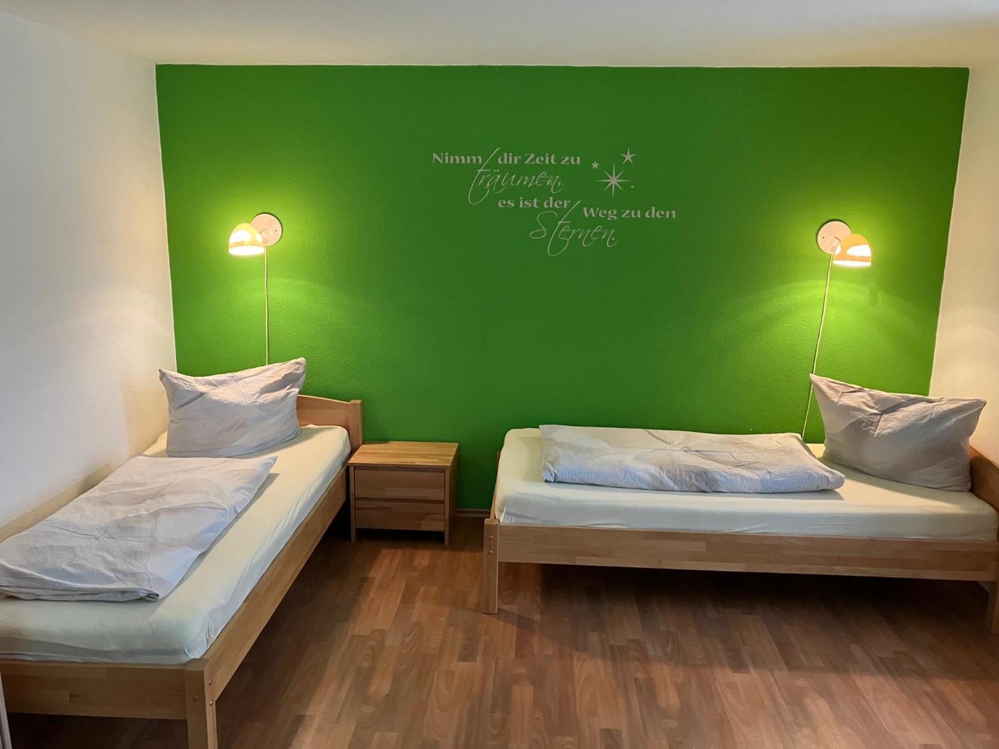 Ferienwohnung Morgensonne Am Kurpark Bad Berka - Parkplatz - Spielplatz - Wlan - 2 Schlafzimmer エクステリア 写真